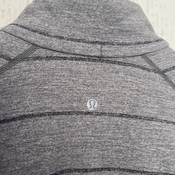 Lululemon Athletica Gray Striped Sweatshirt Men’s Large Excellent Condition - Picture 7 of 9